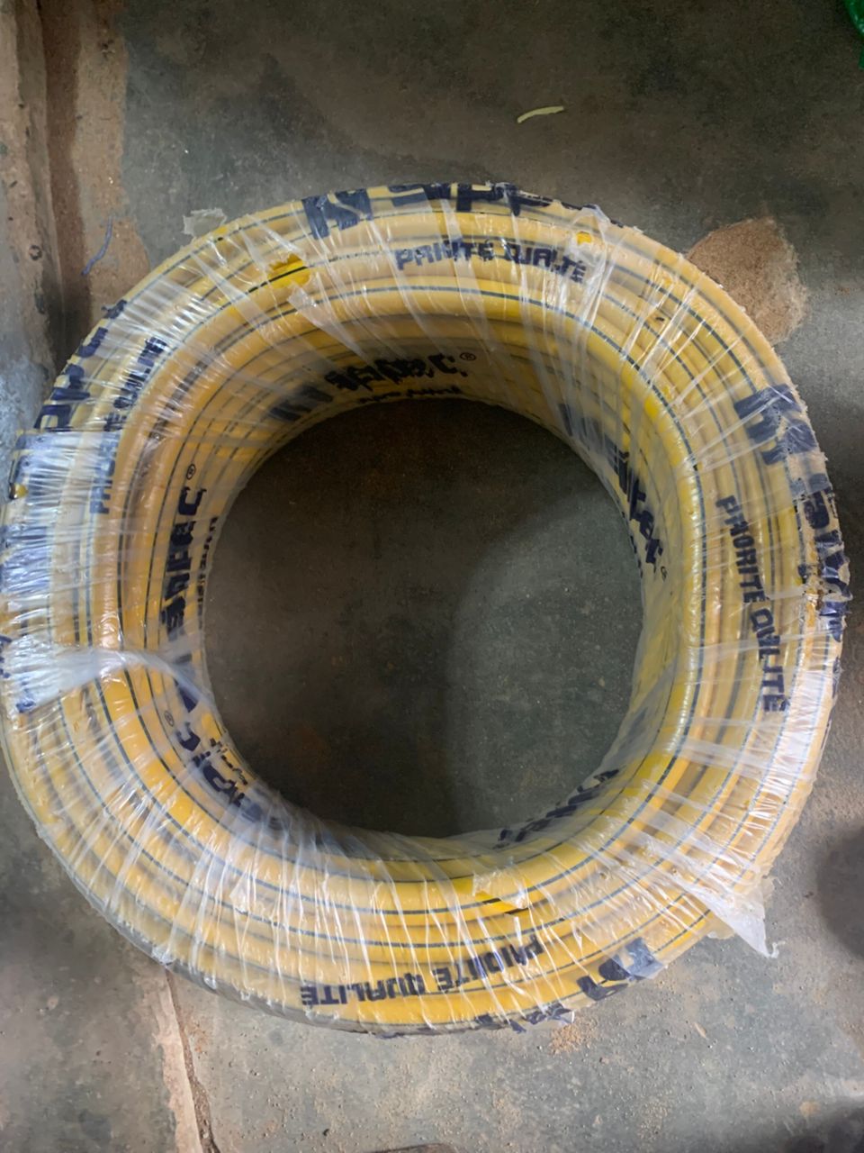 Tuyaux jaune détail